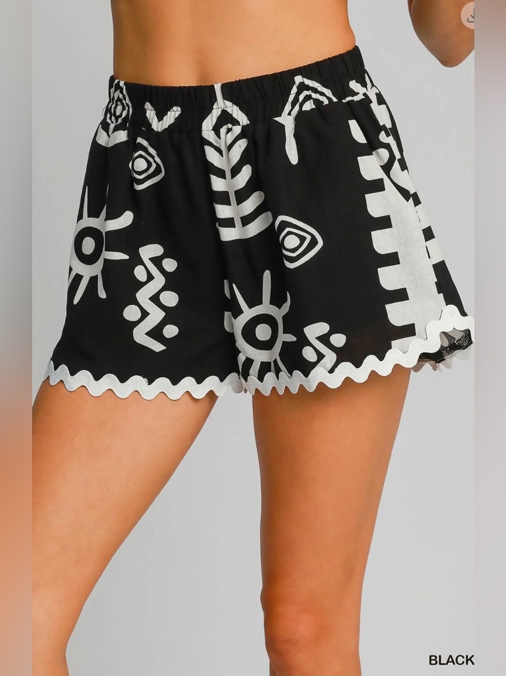 Umgee Black & White Printed Shorts - Picture 1 of 5
